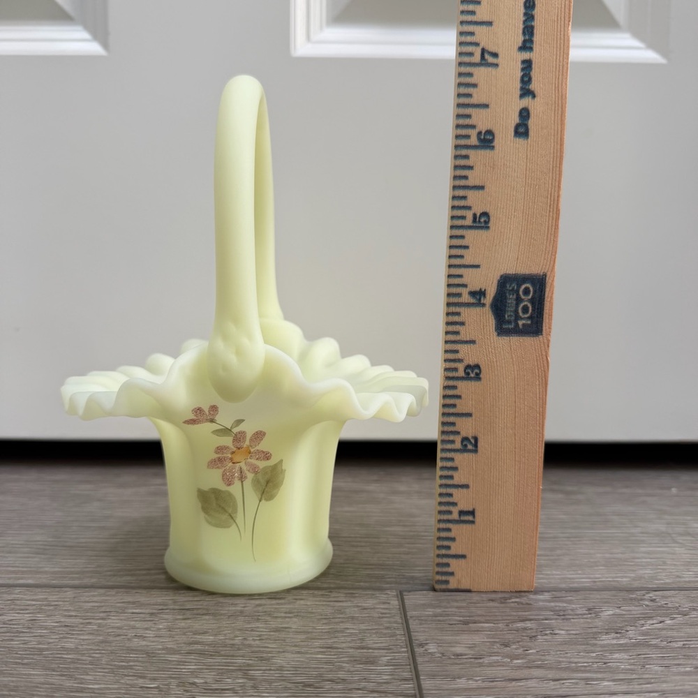 FENTON VINTAGE URANIUM GLASS CUSTARD SATIN RUFFLED BASKET W HAND PAINTED FLOWER - Picture 11 of 12
